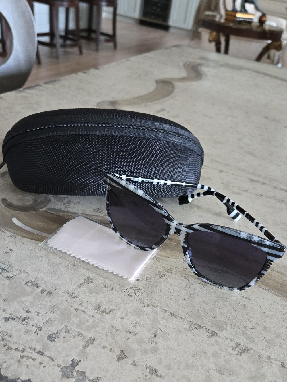 Burberry Black and White Checkered Eyewear - Picture 10 of 15